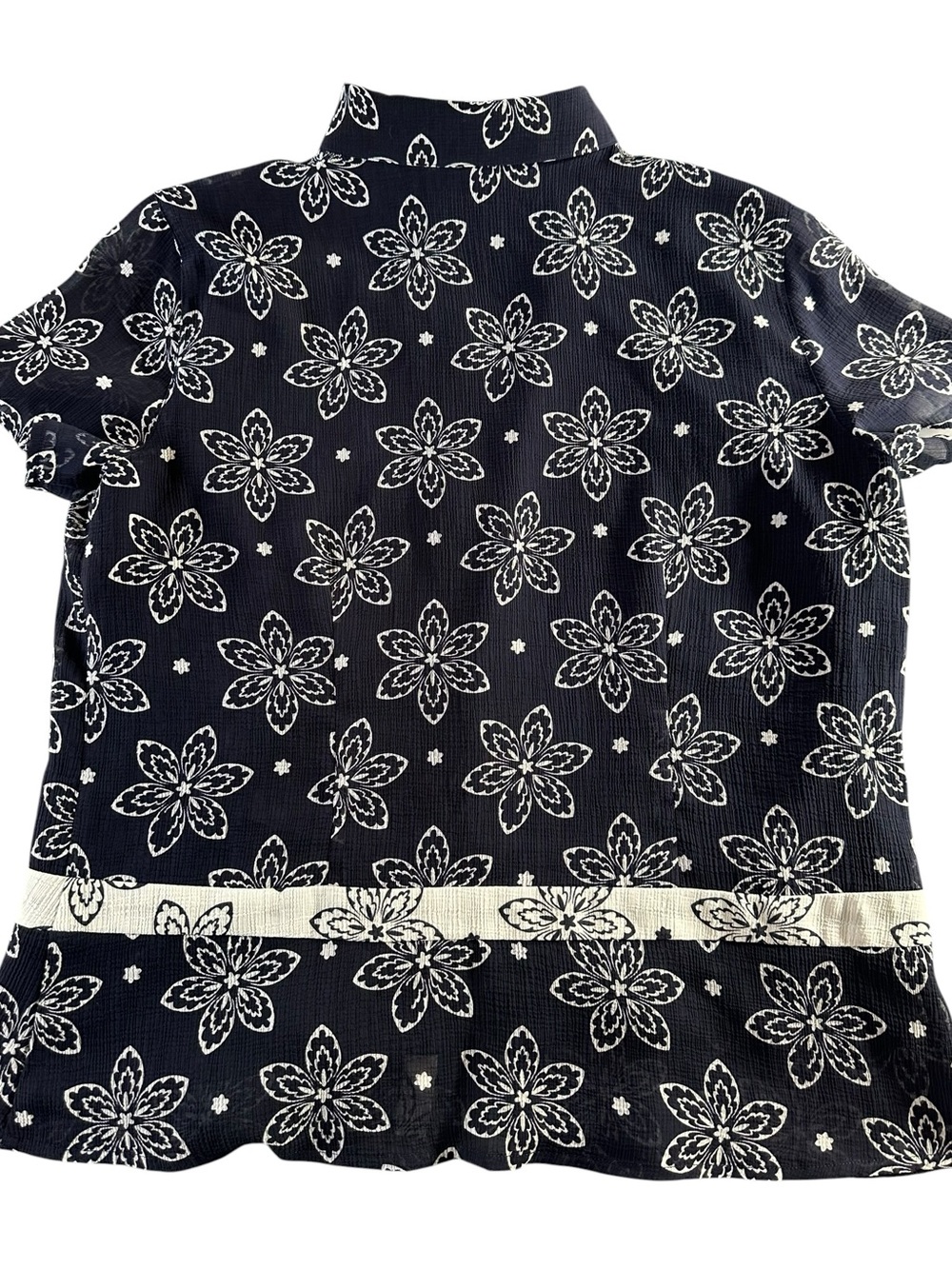 Alfred Dunner Navy and Cream Floral Button-Front Blouse 16 - Picture 5 of 10